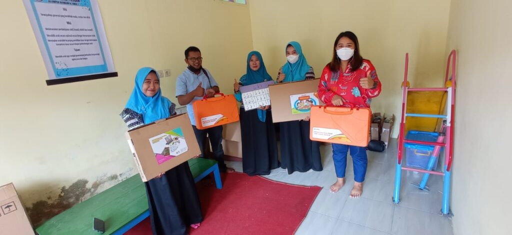 Edukasi Usia Dini di Jember Mengail Simpati DPR RI Purnamasidi Beri Bantuan Sarana
